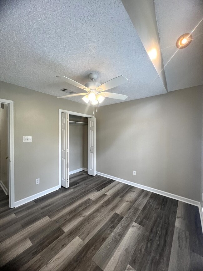 Building Photo - 1421 Spruce St