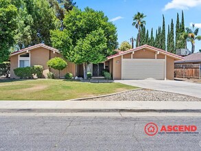 Building Photo - Phenomenal Home Located In Gated Community!