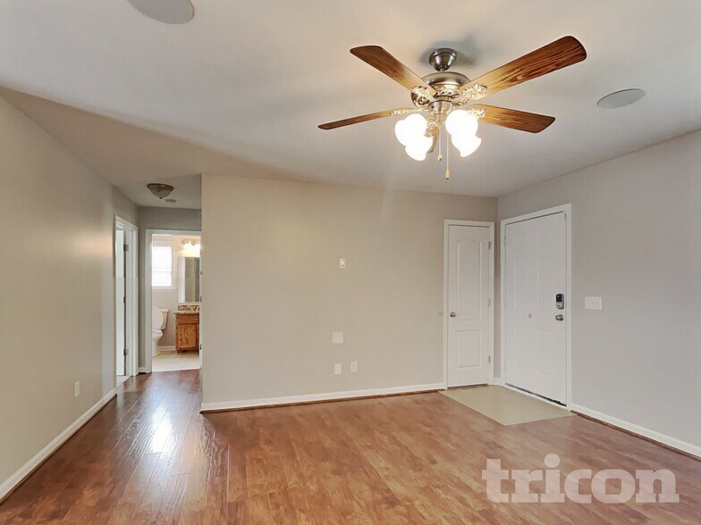 Building Photo - 1621 Robert Rd