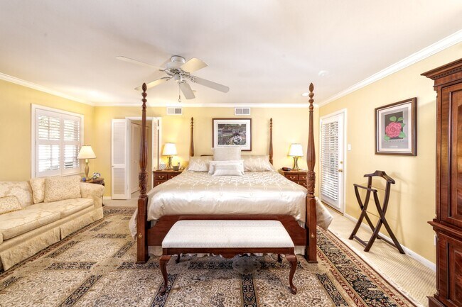 Building Photo - 11407 S Chestwood Dr