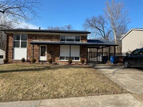 Building Photo - Charming 3 Bedroom with Great Yard