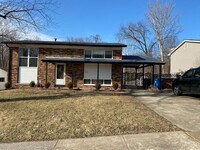Building Photo - Charming 3 Bedroom with Great Yard