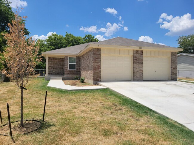 Primary Photo - 504 S Juanita Dr