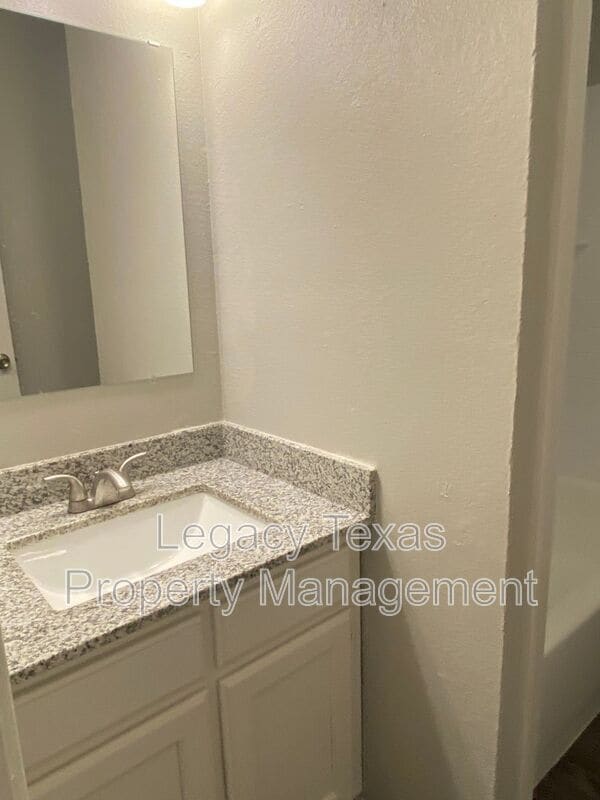Building Photo - 1302 Berry Dr