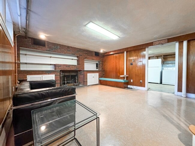 Building Photo - 40 Walter St