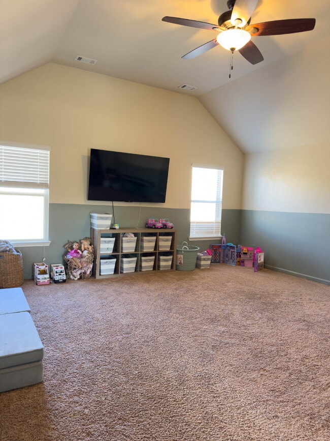 Building Photo - 523 Twin Vw Ct