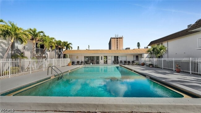 Building Photo - 1830 Maravilla Ave