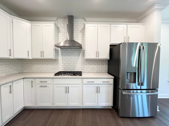 Building Photo - Spacious 5BD, 3BA Knightdale Home with Mod...