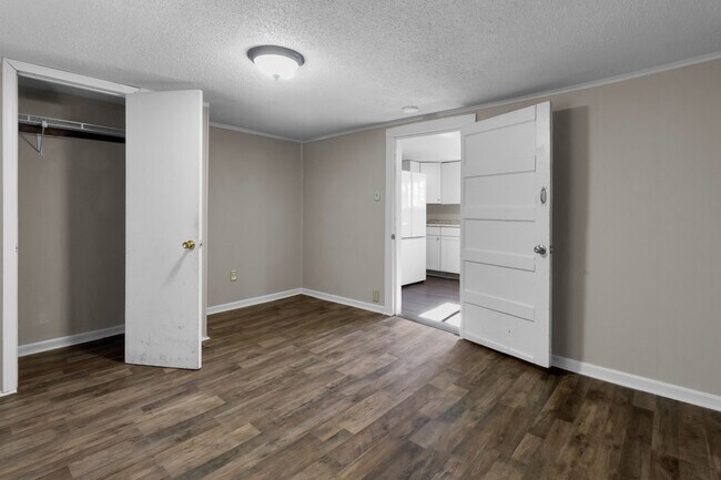 Building Photo - 607 1st Ave