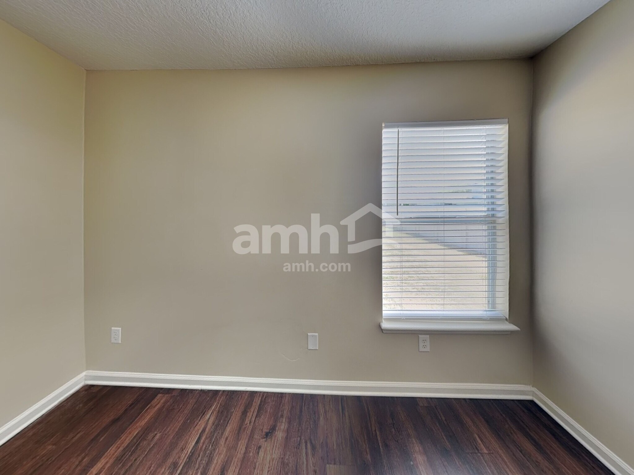 Building Photo - 705 Waterlily Way