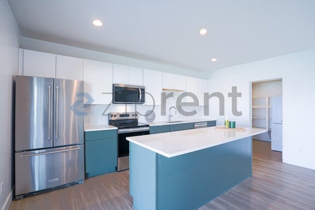 Building Photo - 418 N Pinnacle Ct