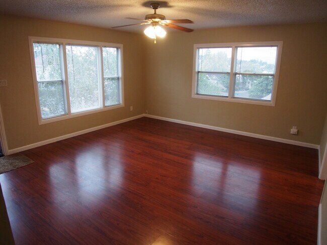 Building Photo - 1002 Sacramento St