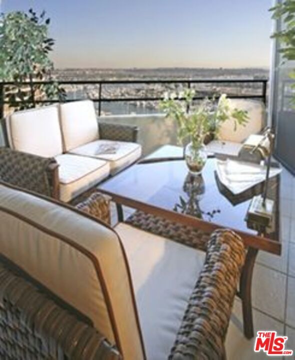 Building Photo - 4314 Marina City Dr