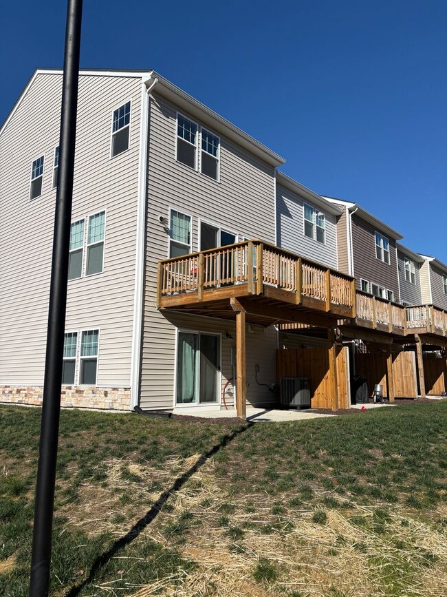 Building Photo - 3 Level Townhome for Rent in Glen Allen