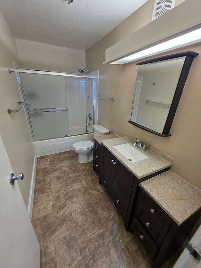 Building Photo - 555 Pierce St