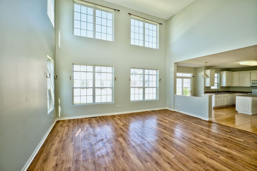 Building Photo - 447 Cardinal Ln