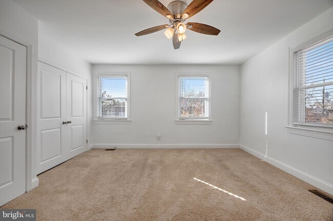 Building Photo - 458 Oakwood St SE