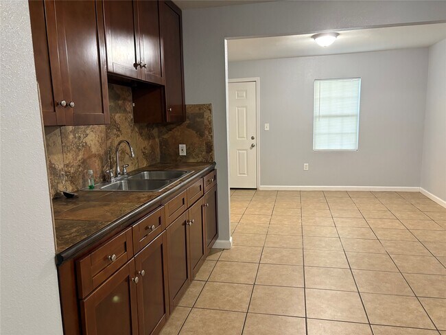 Building Photo - 3010 Washington St