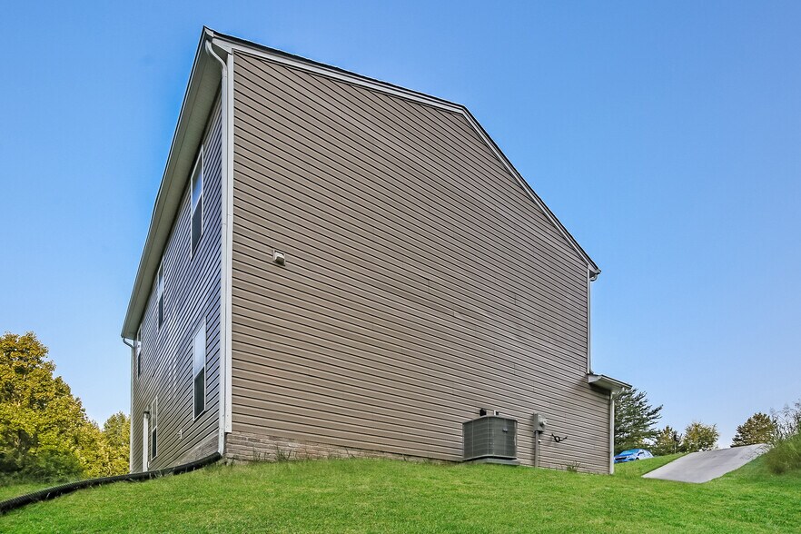 Building Photo - 125 Zach Dr