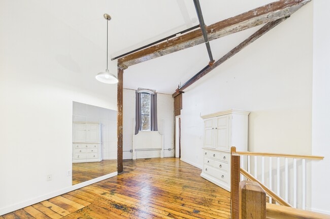 Building Photo - 28 Bayley St