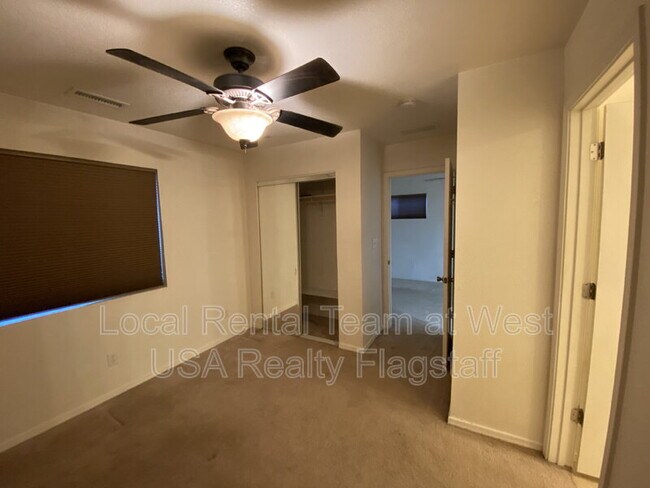 Building Photo - 3018 N Loma Vista Dr