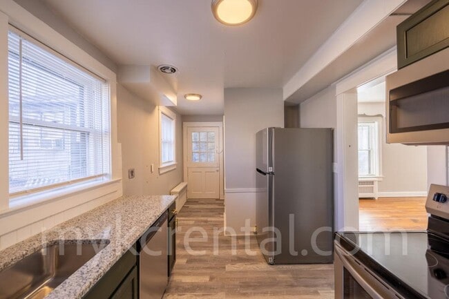 Building Photo - 17 S 17th St