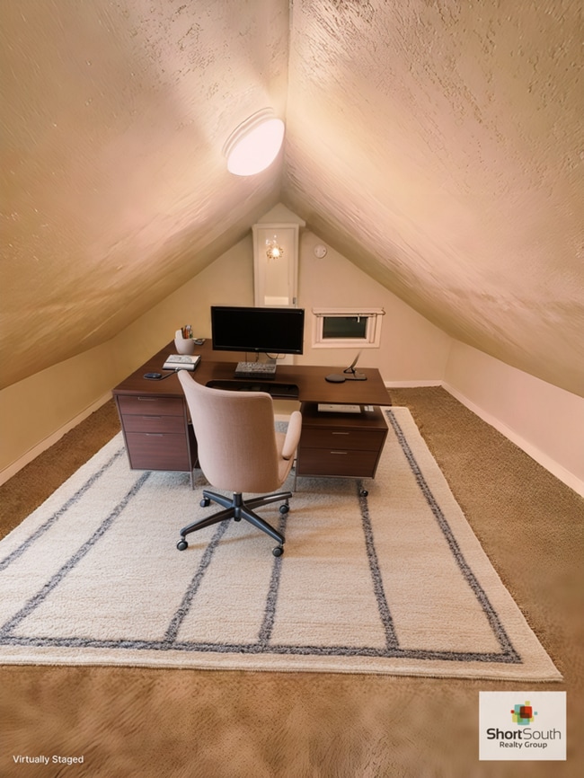 Building Photo - Updated 2 Bed 1 Bath upper level apartment in Lansing For Rent