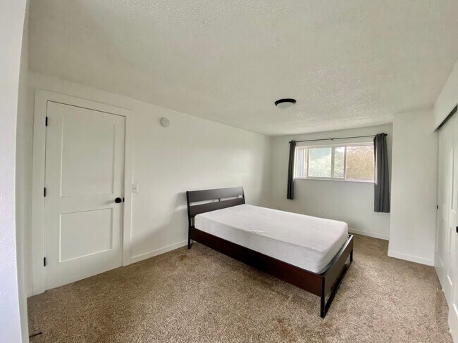 Building Photo - 4097 W 18th Ave