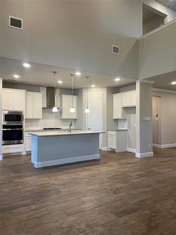 Building Photo - 572 Bradley Dr