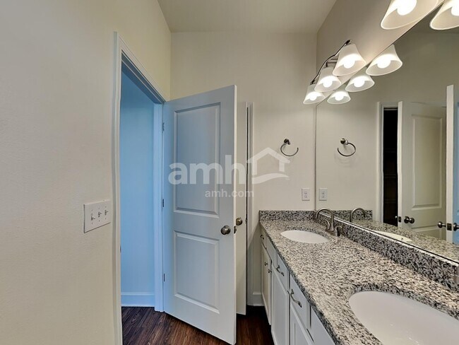 Building Photo - 327 Pine Terrace Dr