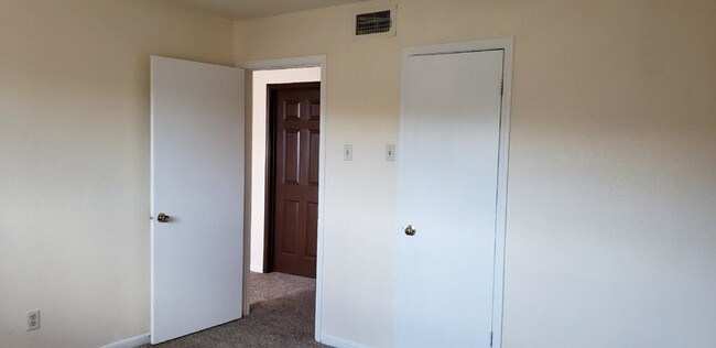 Building Photo - 2655 Entrada Blvd
