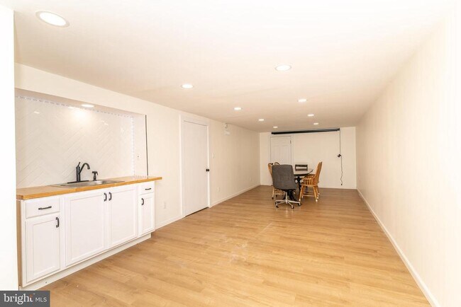 Building Photo - 1800 Lark Ln