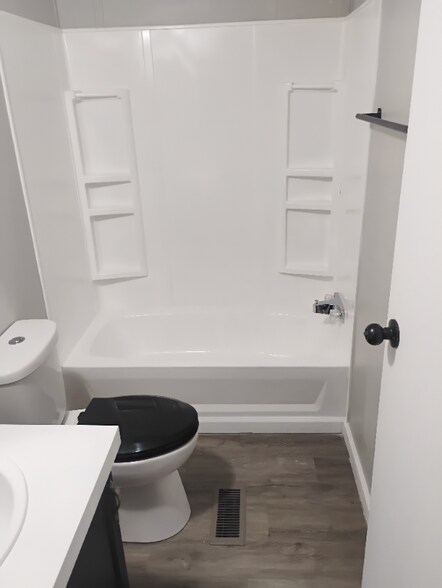 Building Photo - 1100 W Locust St