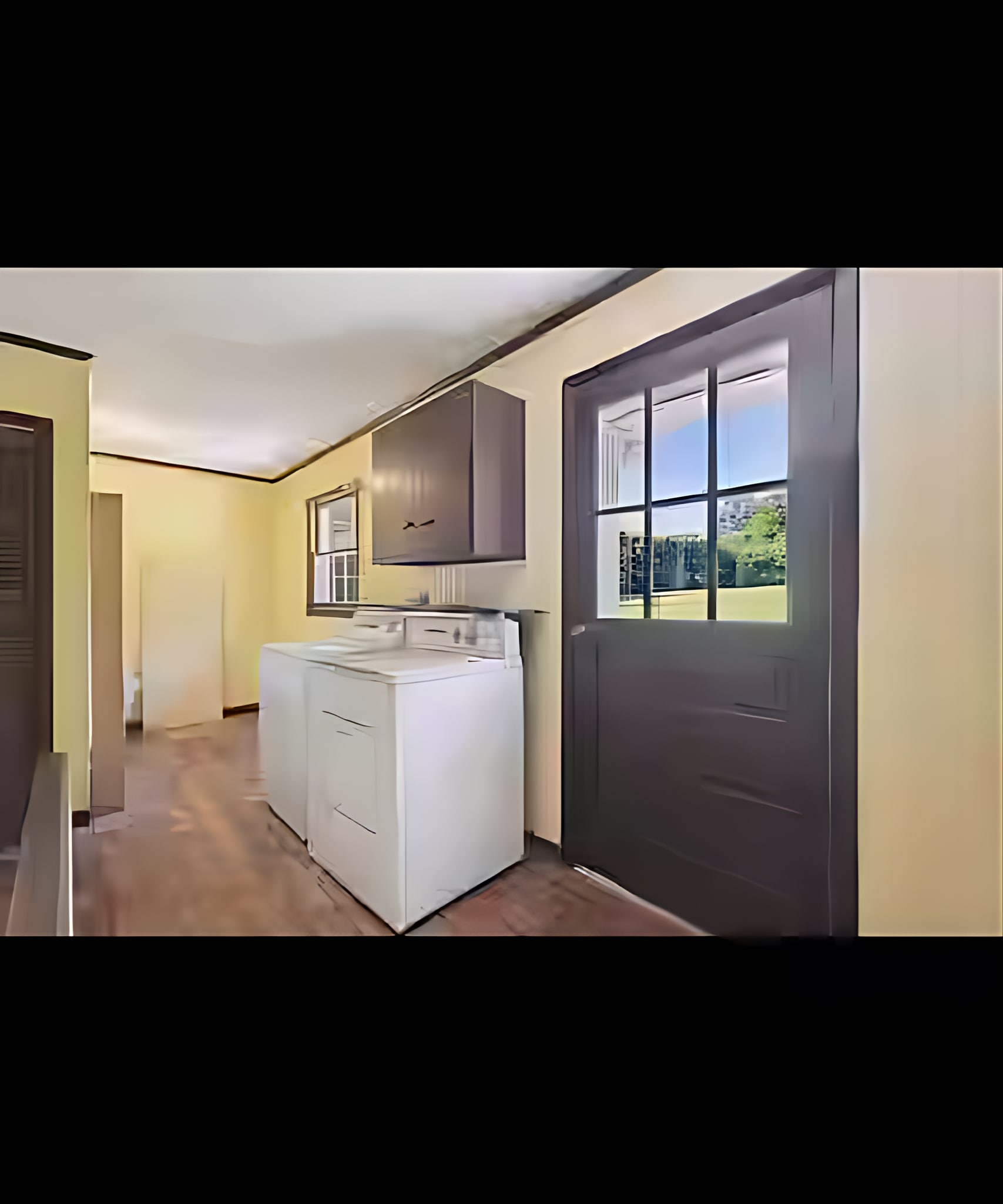 Laundry machines work well and are energy efficient - 15493 Siesta Ave