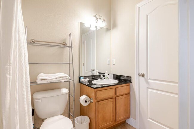 Building Photo - Fully Furnished 3-Bedroom/3-Bath Townhome