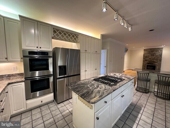 Building Photo - 5509 Thornbush Ct