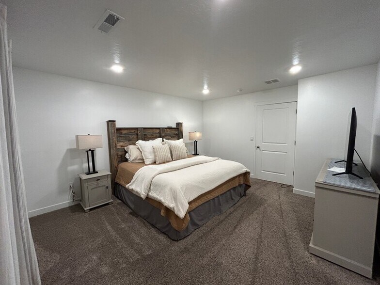 Building Photo - 3908 Orinda Dr