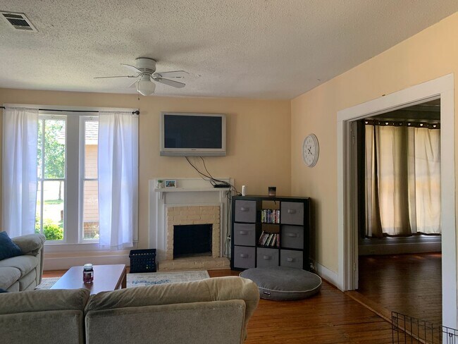 Building Photo - 1606 3rd Ave