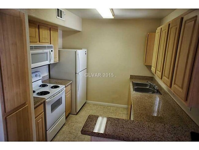 Building Photo - Cozy 1 Bedroom Condo in SW