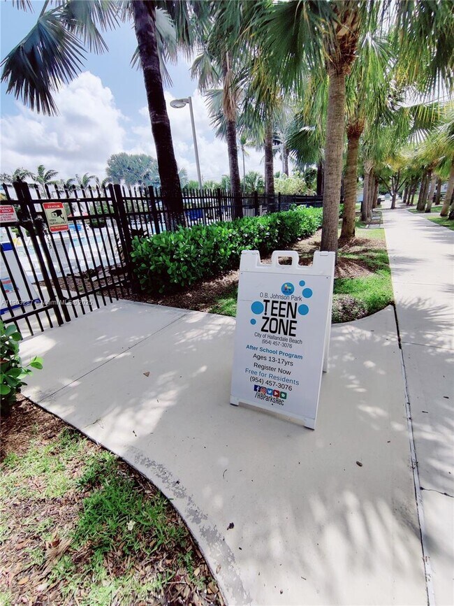 Building Photo - 805 NW 3rd Terrace