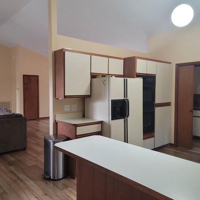 Building Photo - Beautiful Property Located in Seven Lakes near Pinehurst! Located on the Golf Course with Amazing...