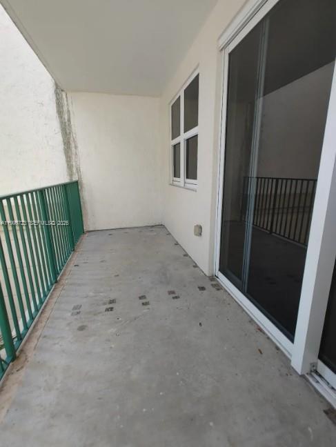 Building Photo - 20000 E Country Club Dr