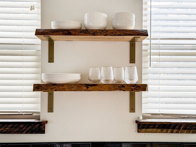 Building Photo - Modern 1 Bedroom, 1 Bathroom Home in East Missoula – Fully Furnished!