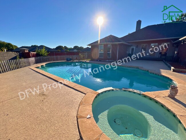 Building Photo - 2502 Chapel Hill Dr
