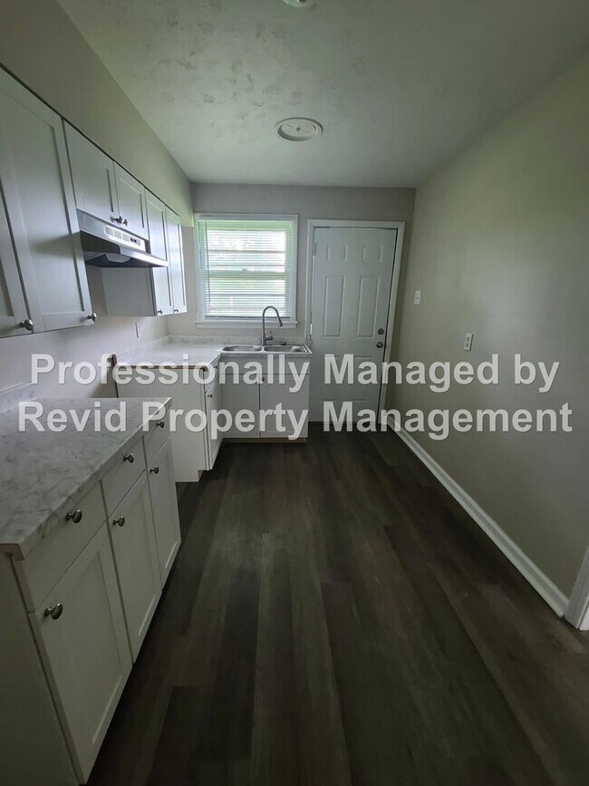 Building Photo - Beautiful 3 Bedroom Home!