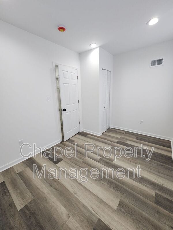 Building Photo - 5012 W Stiles St