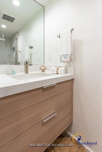 Building Photo - 112 Marina Ave