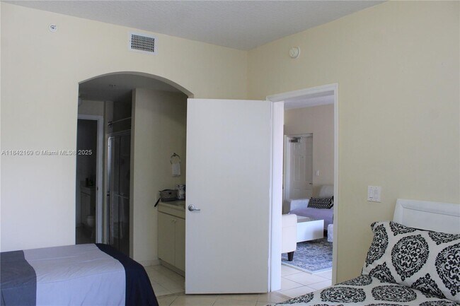 Building Photo - 6340 NW 114th Ave