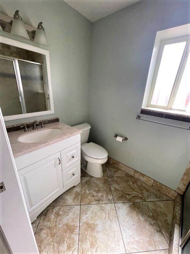 Building Photo - Move-In Ready 5-Bed with Garage, Yard & Up...