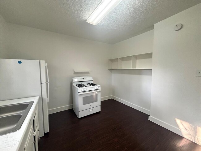 Building Photo - 3312 Oak Springs Dr